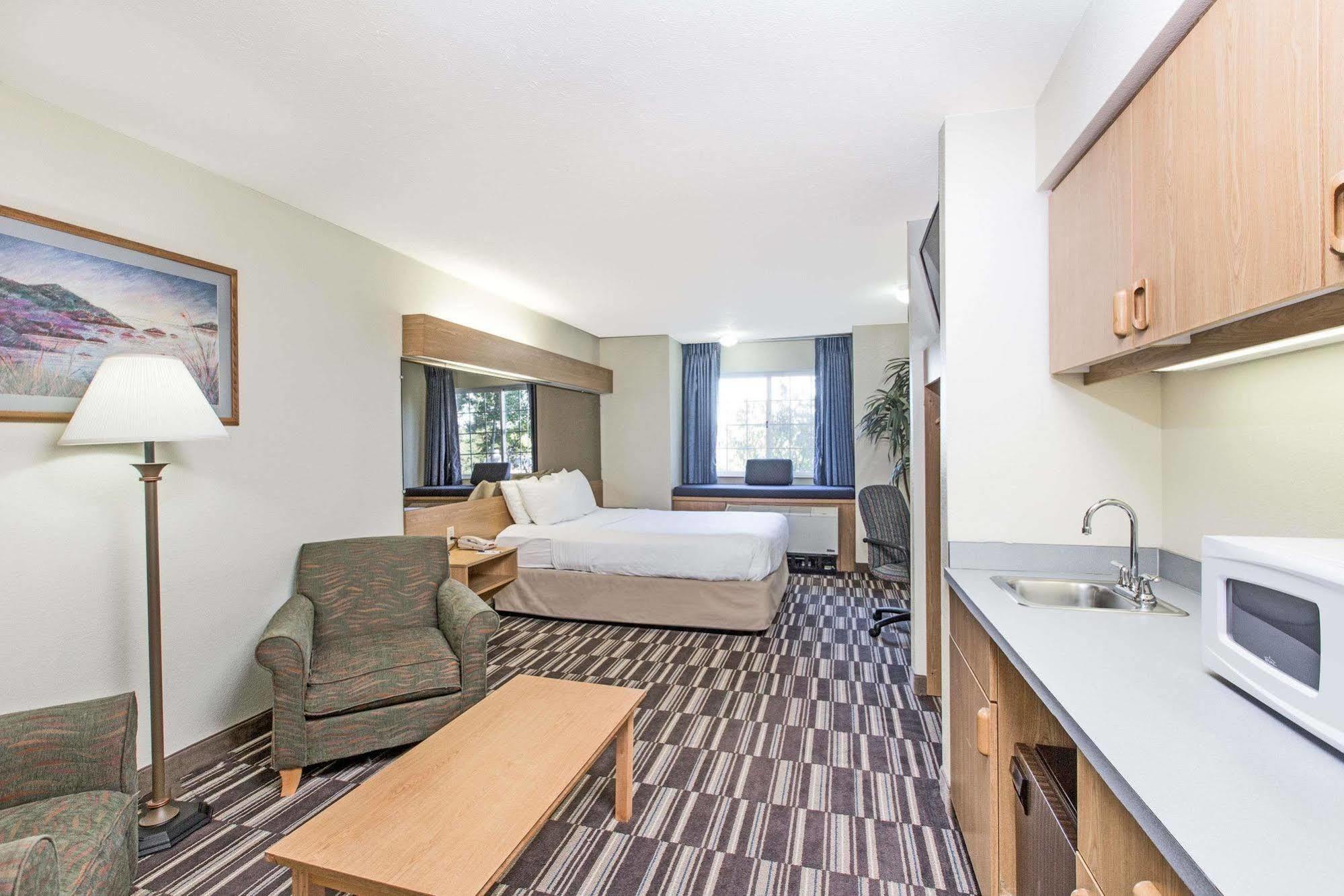 Baymont Inn & Suites By Wyndham Anchorage Airport Экстерьер фото